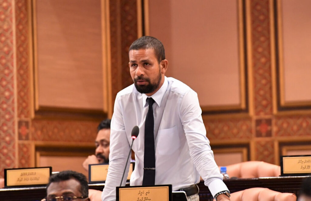 ރައްޔިތުންގެ މަޖިލީހުގެ އިސްދޫ ދާއިރާގެ ކުރީގެ މެންބަރު އަލީ ހަމީދު