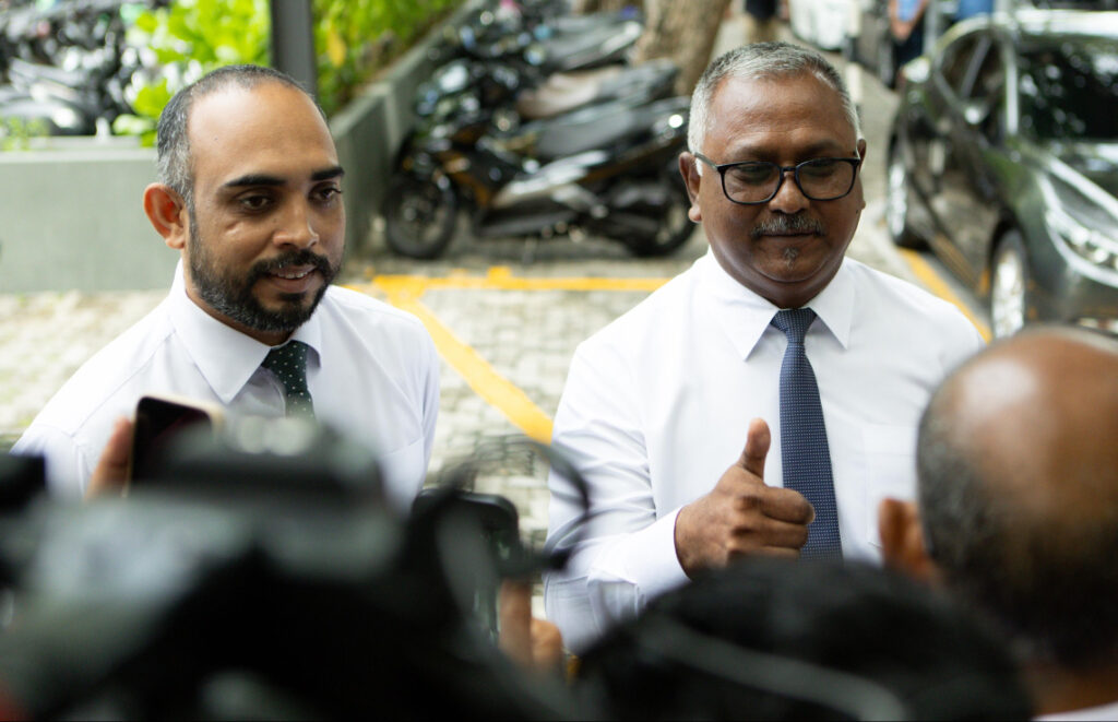  ޔޫތު އެމްޕަވަމަންޓް، އިންފޮމޭޝަން އެންޑް އާޓްސް މިނިސްޓަރު އިބްރާހިމް ވަހީދު (އަސްވާޑް)އާއި ރައީސް އޮފީހުގެ ކޮމިއުނިކޭޝަންސް މިނިސްޓަރު އިބްރާހިމް ހަލީލް / ފޮޓޯ: މިހާރު