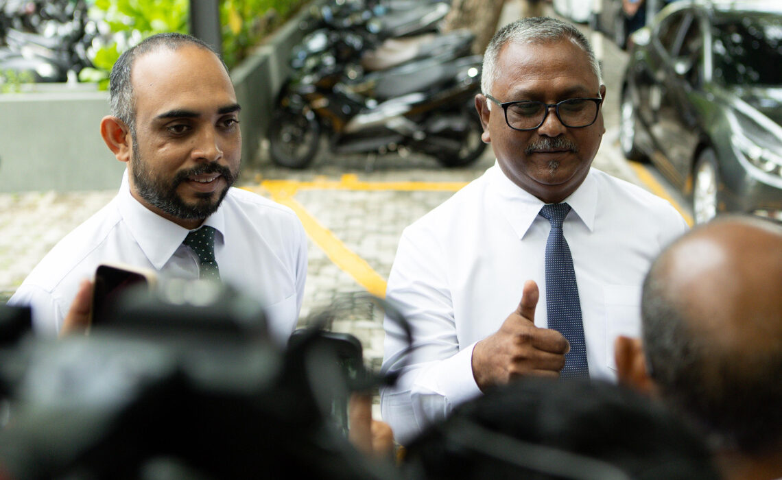  ޔޫތު އެމްޕަވަމަންޓް، އިންފޮމޭޝަން އެންޑް އާޓްސް މިނިސްޓަރު އިބްރާހިމް ވަހީދު (އަސްވާޑް)އާއި ރައީސް އޮފީހުގެ ކޮމިއުނިކޭޝަންސް މިނިސްޓަރު އިބްރާހިމް ހަލީލް / ފޮޓޯ: މިހާރު