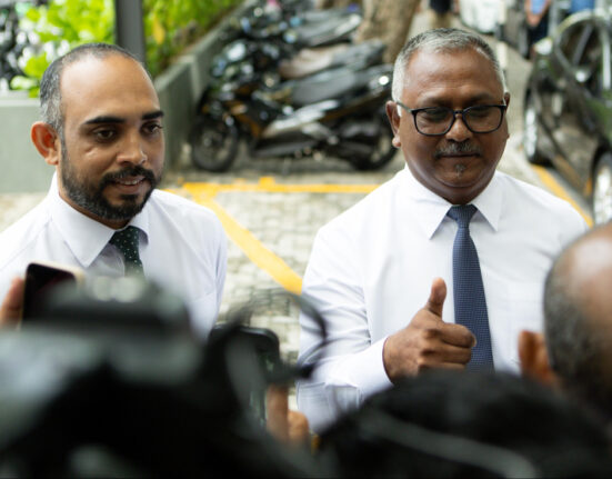  ޔޫތު އެމްޕަވަމަންޓް، އިންފޮމޭޝަން އެންޑް އާޓްސް މިނިސްޓަރު އިބްރާހިމް ވަހީދު (އަސްވާޑް)އާއި ރައީސް އޮފީހުގެ ކޮމިއުނިކޭޝަންސް މިނިސްޓަރު އިބްރާހިމް ހަލީލް / ފޮޓޯ: މިހާރު
