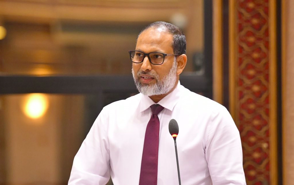 އަދާލަތު ޕާޓީގެ ރައީސް އަދި ކުރީގެ ހޯމް މިނިސްޓަރު އިމްރާން އަބްދުﷲ -- ފޮޓޯ: މަޖިލިސް އިދާރާ