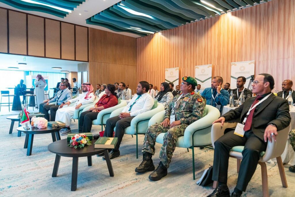 ތައުލީމީ މާހައުލުގައި ހަރިކަށި ފިކުރާ ދެކޮޅަށް މަސައްކަތްކުރުމާ ގުޅޭ ތަމްރީން ކޯހުގެ ތެރެއިން -- ފޮޓޯ: އައިއެމްސީޓީސީ