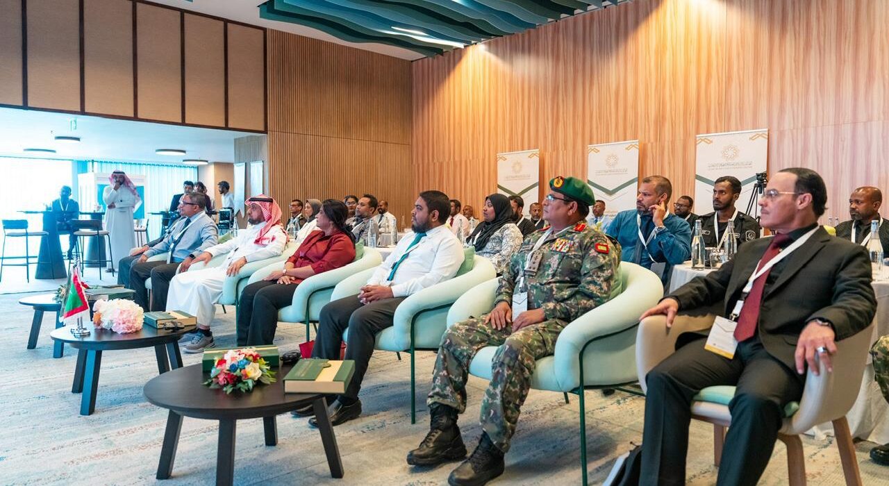ތައުލީމީ މާހައުލުގައި ހަރިކަށި ފިކުރާ ދެކޮޅަށް މަސައްކަތްކުރުމާ ގުޅޭ ތަމްރީން ކޯހުގެ ތެރެއިން -- ފޮޓޯ: އައިއެމްސީޓީސީ